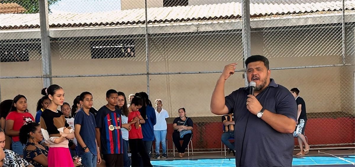 Fundador do Instituto Papo Reto durante palestra